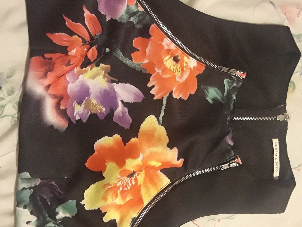 Top - Picture 2 of 2